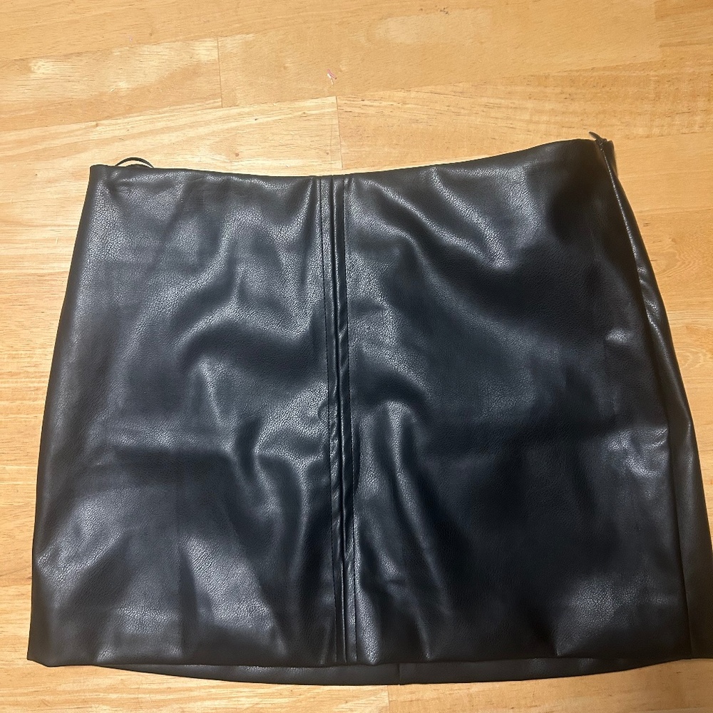 Superdown Black Faux Leather Mini Skirt XS